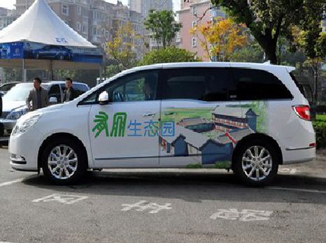 罗山户外车贴喷绘如何保持效果?